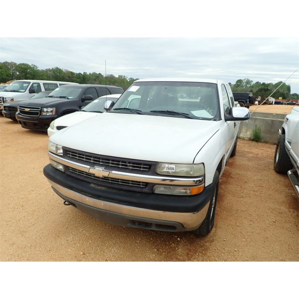 2001 CHEVROLET SILVERADO 1500 LS Pickup Truck