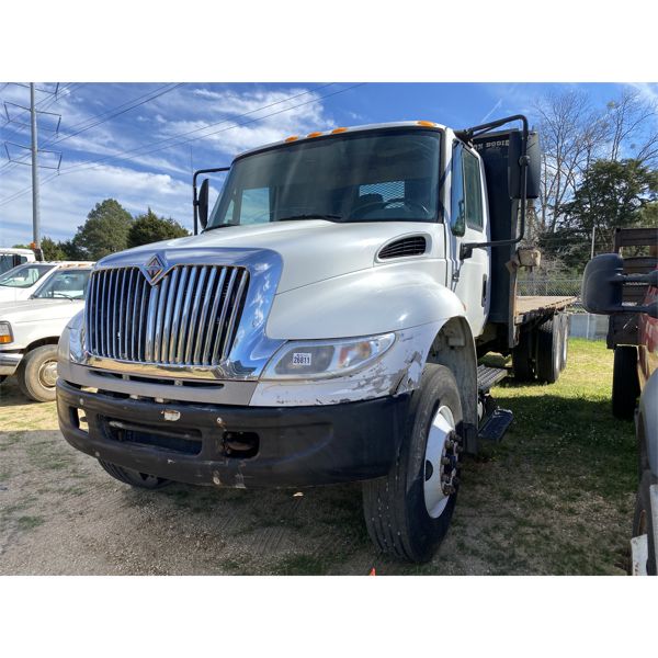 2006 INTERNATIONAL 4400 Flatbed Truck