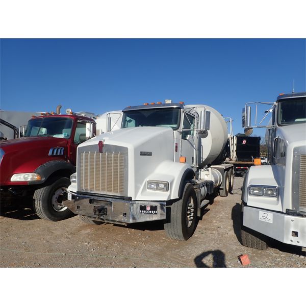 2014 KENWORTH T800 Concrete Mixer / Pump Truck
