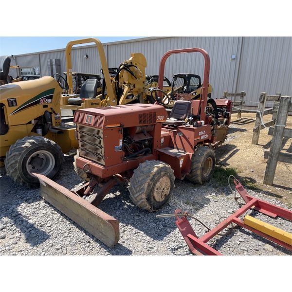 2002 DITCH WITCH 3700DD Trencher