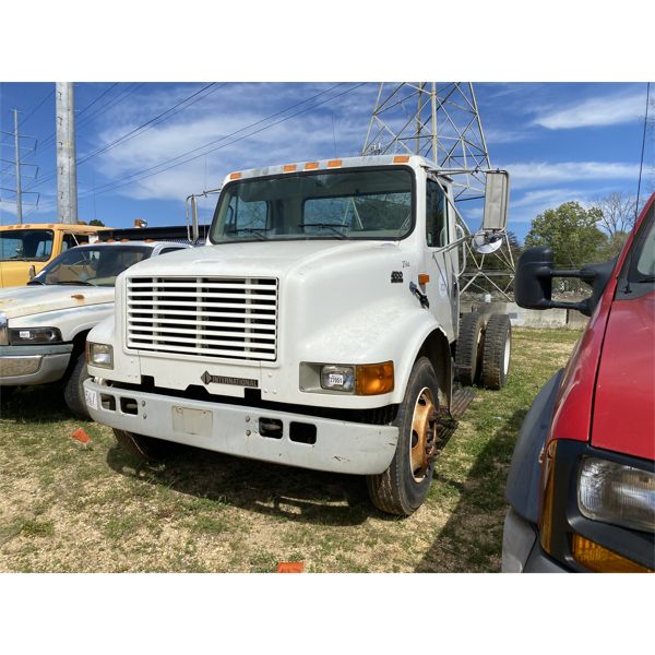 2002 INTERNATIONAL 4700 Cab and Chassis Truck
