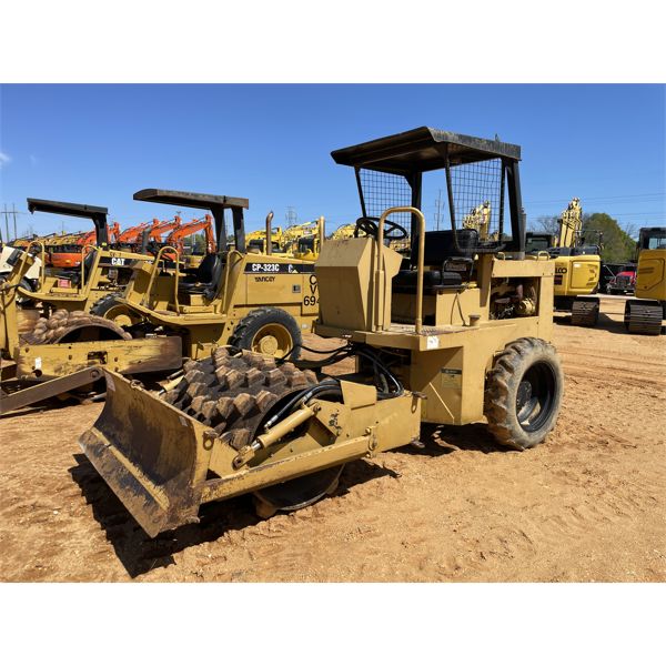 1986 CAT CP-323 Roller