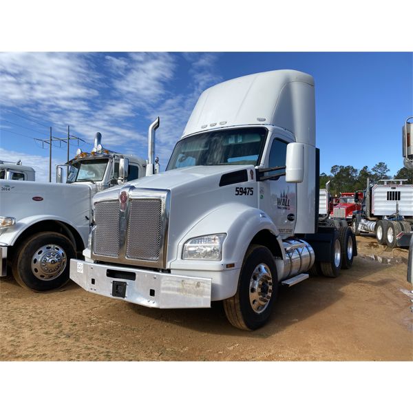 2019 KENWORTH T880 Day Cab Truck
