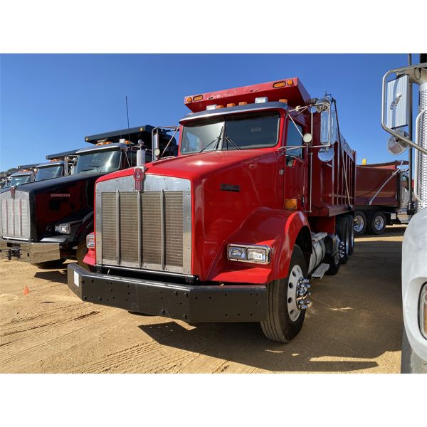 2011 KENWORTH T800 Dump Truck