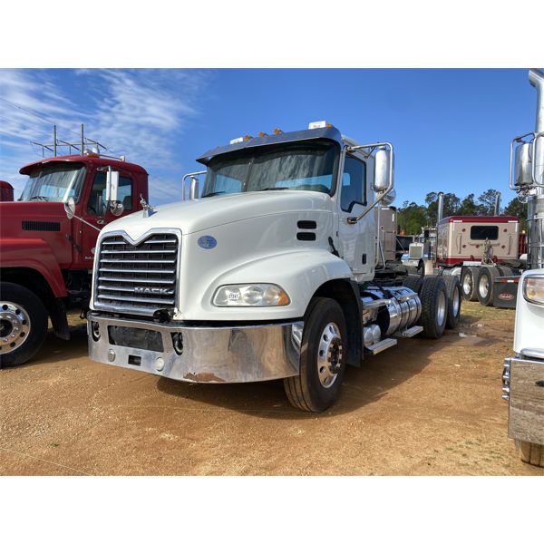 2016 MACK CXU613 Day Cab Truck