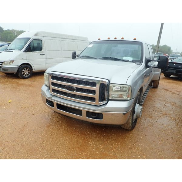 2005 FORD F350 XLT Pickup Truck