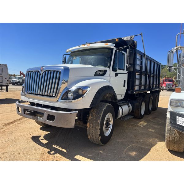 2016 INTERNATIONAL 7600 Dump Truck