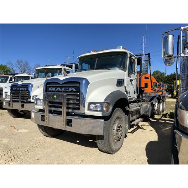 2022 MACK GR64F Roll Off Truck