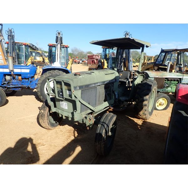 JOHN DEERE 2555 Farm Tractor