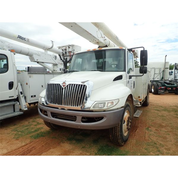 2006 INTERNATIONAL 4300 Bucket Truck