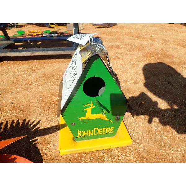 METAL JOHN DEERE BIRD HOUSE (C-9)