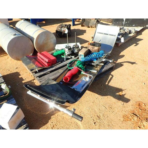 2 AIR BAG, 2 MIRRORS, 2 TIRE FLAPS, 1 FENDER, 3 ELECTRICAL CABLE, 2 AIR HOSES & MISC ITEMS 