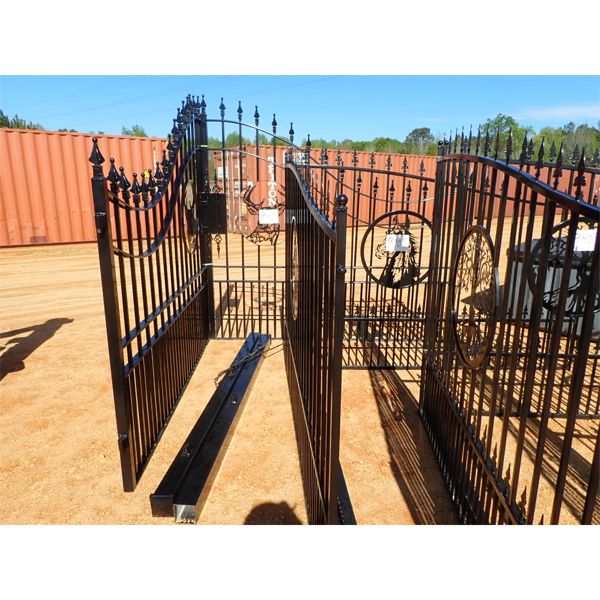 16' DEER SCENE GATE W/POST (C-9)