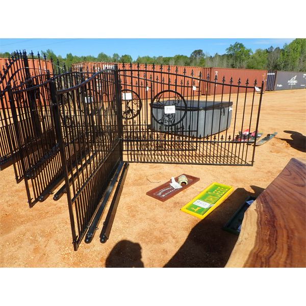 16' DEER HEAD SCENE METAL GATE (C-9)