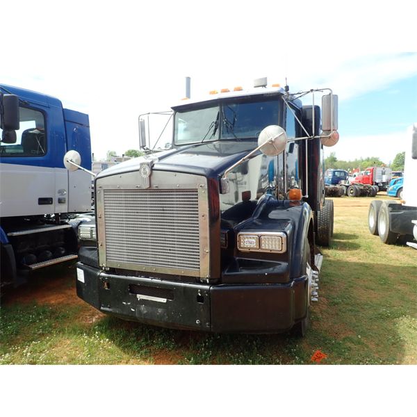 2002 KENWORTH T800 Sleeper Truck