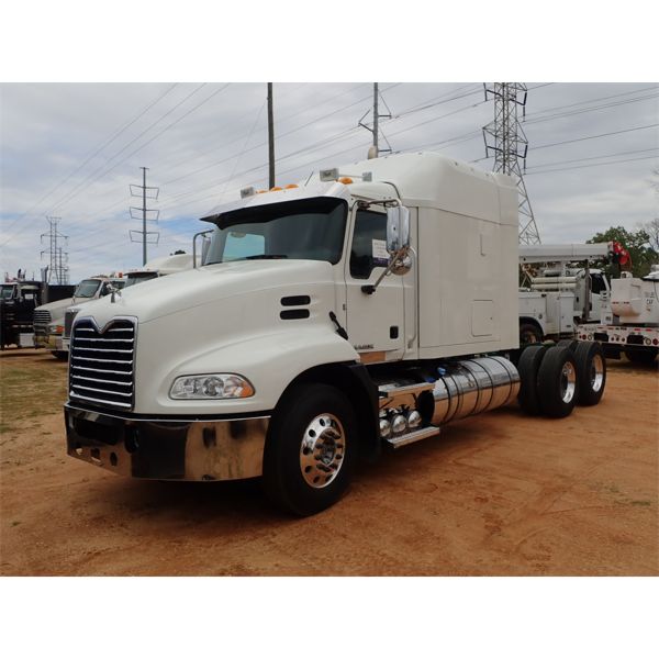 2015 MACK CXU613T Sleeper Truck