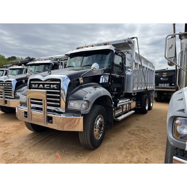 2018 MACK GU713 Dump Truck