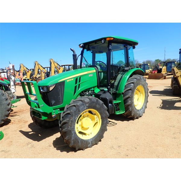JOHN DEERE 5100M Farm Tractor