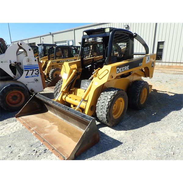 2005 JOHN DEERE 325 Skid Steer Loader - Wheel