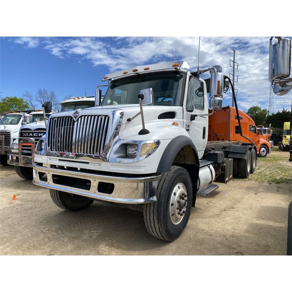 2006 INTERNATIONAL 7600 Roll Off Truck