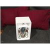 Image 2 : CAROLING CLOCK & SNUGGLING IN