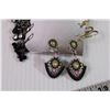 Image 6 : (11) Hair Clips + 12 Pairs of Earrings