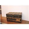 Image 1 : *Vintage Trunk w/ Shelf