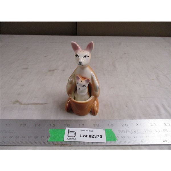 Kangaroo salt & pepper shakers