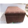 Image 3 : Vintage foot stool 20x16 with storage