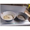 Image 1 : (2) Enamel bowls