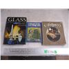 Image 1 : (3) Glass + antiques books
