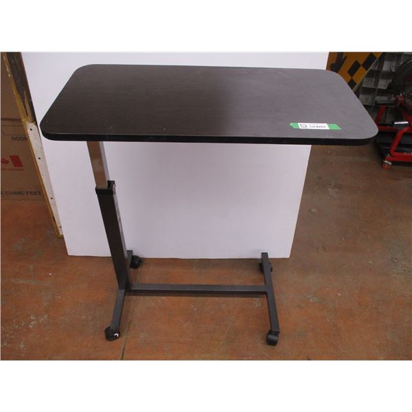 *Extendable desk on castors