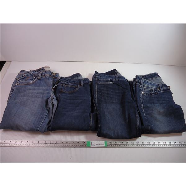 (4) Pairs of Ladies Jeans Sizes in pictures