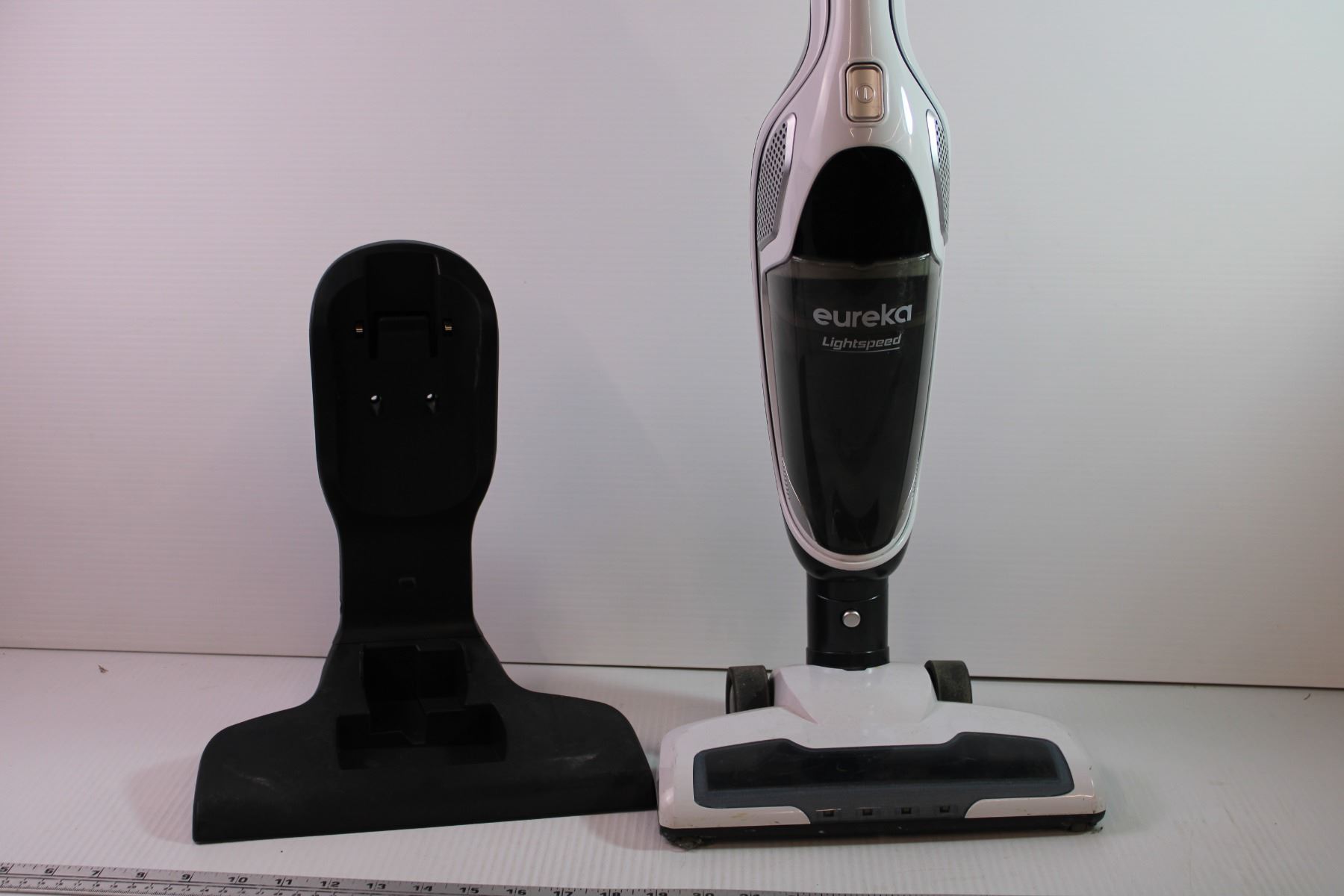 *Eureka Lightspeed Vacuum (Warehouse Return)