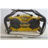 Image 1 : Dewalt Work Radio (powers up)