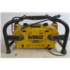 Image 5 : Dewalt Work Radio (powers up)