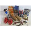 Image 7 : (6) Amsoil 100 to 1 2-Cycle Oil - Floodlight Kit - Fire Extinguisher - Oil Filters - Grinding Wheel 