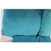 Image 2 : (4) Pillows
