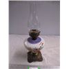 Image 1 : Painted oil lamp with chimney with brass base
