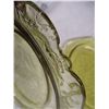Image 5 : (2) Yellow glass plates + yellow glass pitcher