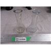 Image 1 : (2) Small clear glass vases