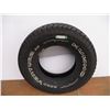 Image 1 : *Kumho Road Venture AT tire - LT265/75R16