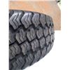 Image 4 : *Kumho Road Venture AT tire - LT265/75R16