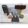 Image 1 : (2) Cases for Wine Bottles - Urn - Assorted Vintage Bathroom Accessories in Plastic Case - Illustrat