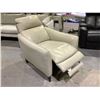 Image 2 : WHITE LEATHER PUSH BACK RECLINER