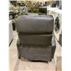 Image 2 : *TESTED WORKING* ELECTRIC RECLINING CHAIR WITH USB CHARGE PORT