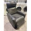 Image 1 : *IN NEED OF REPAIRS* ELECTRIC RECLINING CHAIR WITH USB CHARGE PORT