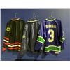 Image 2 : MARINERS SIZE XL JACKET, CANUCKS JERSEY SIZE XL, BLACK HAWKES SIZE XXL