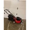 Image 1 : Yard Machines 3 in 1 Lawn Mower 5HP/21" Briggs & Stratton