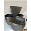 Image 1 : 4 outdoor planter pots